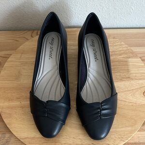 Easy Street Lyanna Womens Round Closed Toe Flat Heel Pumps navy